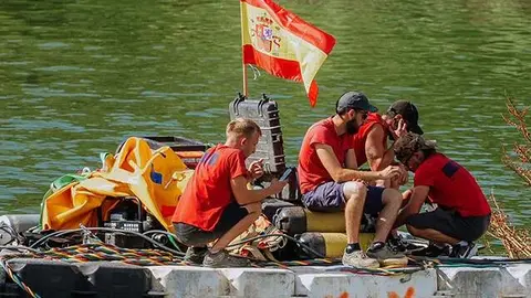 Comienzan los trabajos para reflotar y restaurar la emblem&aacute;tica estatua de los cormoranes en Molino de la Hoz - Foto del Ayuntamiento de Las Rozas