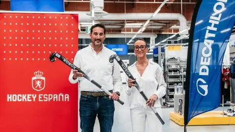 Decathlon y la Real Federaci&oacute;n Espa&ntilde;ola de Hockey se al&iacute;an para impulsar la inclusi&oacute;n laboral de personas con discapacidad - Foto de Decathlon
