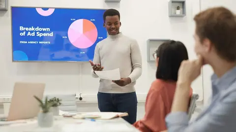 Presentaci&oacute;n j&oacute;venes universitarios - Foto de Getty Images en Unsplash