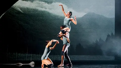 Imagen de 'Last and First Men', de la compa&ntilde;&iacute;a Neon Dance. &copy;Miles Hart Photography - Ayuntamiento de Madrid