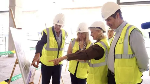 La vicealcaldesa, Inma Sanz, ha visitado los trabajos del nuevo aulario del CIFSE junto a la delegada de Obras y Equipamientos y el concejal de Latina - Foto Ayuntamiento de Madrid