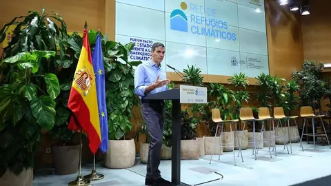 Pedro S&aacute;nchez en la presentaci&oacute;n de la Red de Refugios Clim&aacute;ticos - Foto de Pool Moncloa/Fernando Calvo