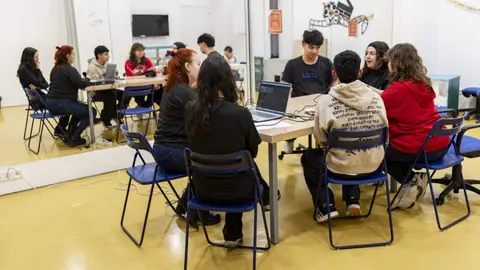 Imagen de archivo j&oacute;venes realizando actividades - Foto Ayuntamiento de Madrid
