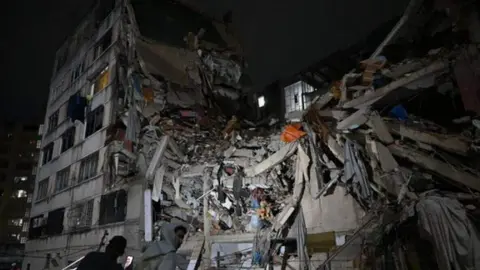 Edificio colapsado en los recientes terremotos en Venezuela - Foto Unicef