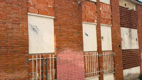 Collado Villalba queda libre de edificios ocupados ilegalmente tras el precinto del inmueble de la calle Alpedrete - Foto del Ayuntamiento de Collado Villalba