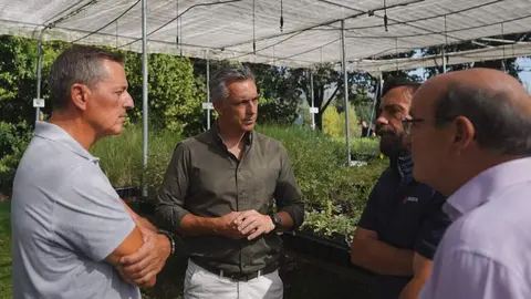 Carlos Novillo, durante su visita al vivero que el Instituto Madrile&ntilde;o de Investigaci&oacute;n  y Desarrollo Rural, Agrario y Alimentario (IMIDRA) tiene en el Escorial - Foto Comunidad de Madrid