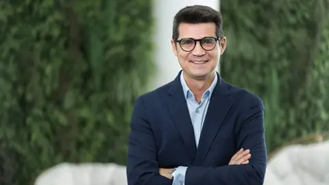 Ra&uacute;l Morales (Faconauto): "Para cumplir en 2030, la prioridad es sacar de la calle los coches m&aacute;s viejos, no solo vender el&eacute;ctricos" - Foto de Faconauto cedida