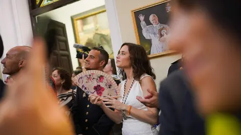 D&iacute;az Ayuso pide a la Virgen de La Paloma por las personas afectadas por los incendios de la Sierra Oeste - Comunidad de Madrid
