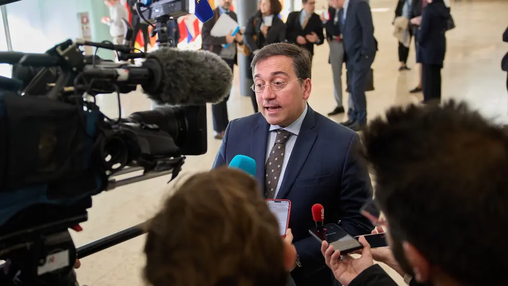 Albares, al hacer declaraciones a la prensa - Foto del Ministerio de Exteriores
