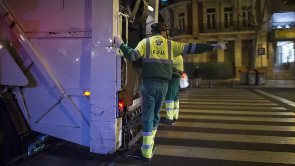 Un trabajador del servicio de recogida de basuras - Foto Ayuntamiento de Madrid