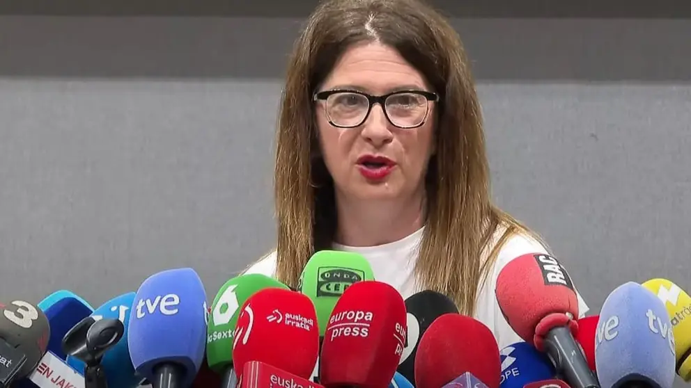Leire D&iacute;ez durante la rueda de prensa 