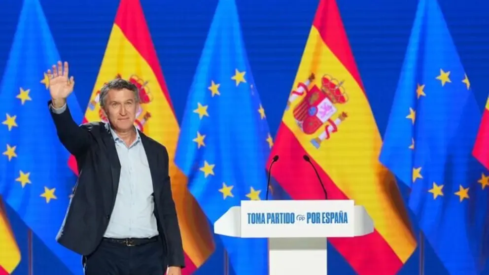 Alberto N&uacute;&ntilde;ez Feij&oacute;o saluda a los compromisarios del PP en la clausura del 21 Congreso Nacional del partido | Foto de PP/David Mudarra
