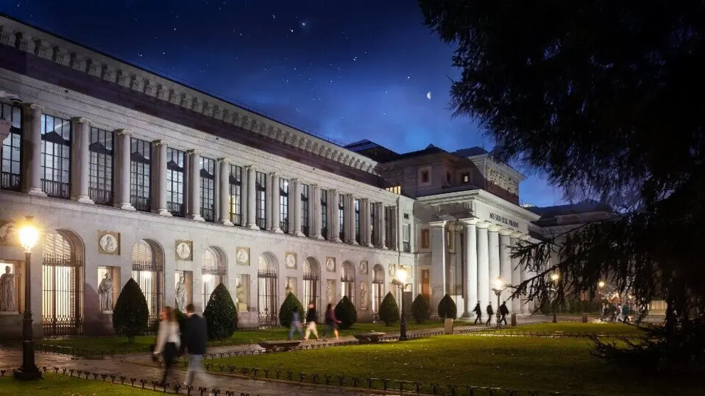 Fachada del Museo del Prado por la noche - Museo del Prado