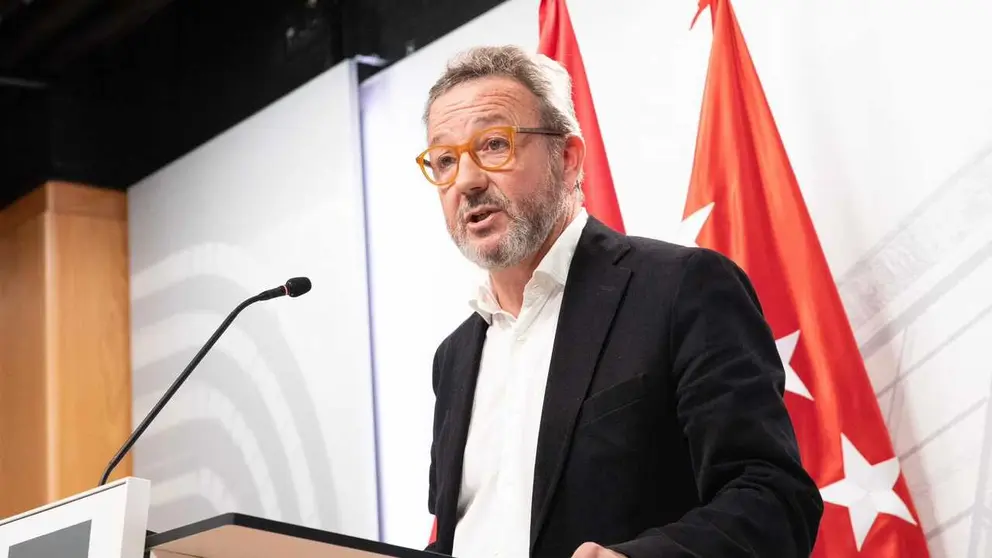 &Iacute;&ntilde;igo Henr&iacute;quez de Luna en una rueda de prensa | Foto de Vox