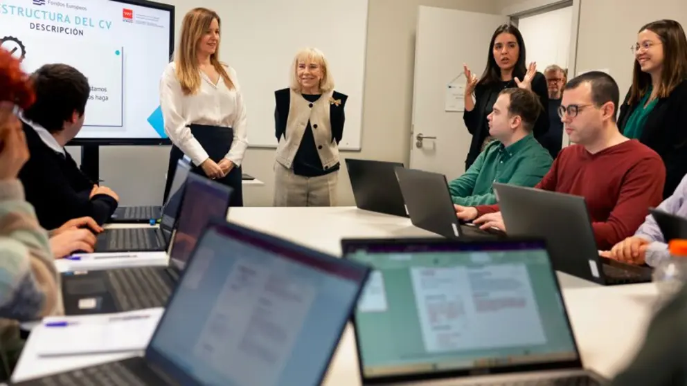 La consejera D&aacute;vila, en  Servicio de Inserci&oacute;n Sociolaboral (SERPAIS) - Foto Comunidad de Madrid