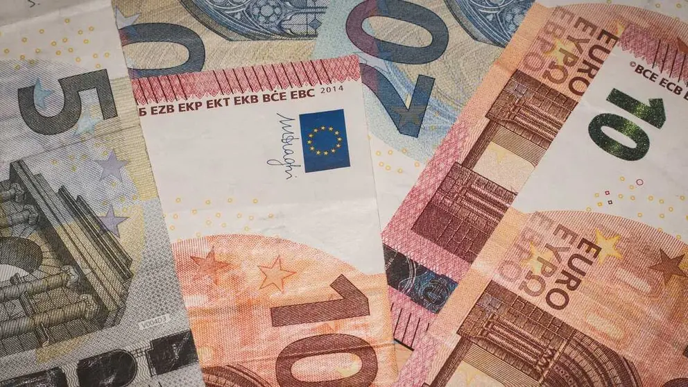 Dinero - Foto de Pezibear de Pixabay (Canva)