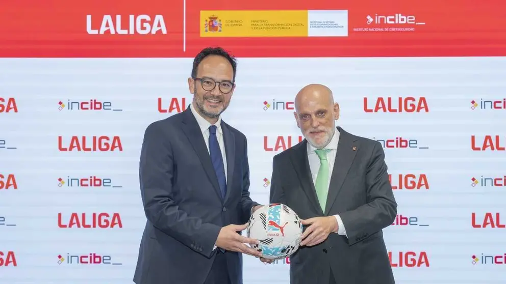 Antonio Hernando Vera, secretario de Estado de Telecomunicaciones, y Javier Tebas, presidente de LaLiga - Foto de LaLiga