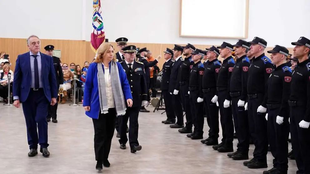 Pablo Enrique Rodr&iacute;guez (izquierda) junto a Inma Sanz en un acto de la Polic&iacute;a | Foto de Ayuntamiento de Madrid