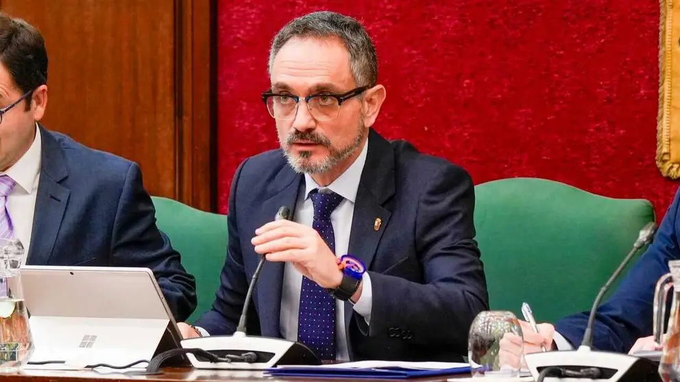 Manuel Bautista, alcalde de M&oacute;stoles, durante su intervenci&oacute;n en el Pleno extraordinario en M&oacute;stoles, defiende la presunci&oacute;n de inocencia - Foto del Ayuntamiento de M&oacute;stoles