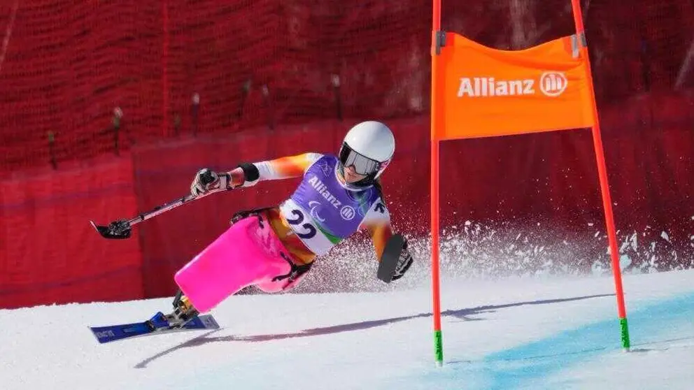 Audrey Pascual, durante el descenso de hoy en los Juegos Paral&iacute;mpicos de Mil&aacute;n Cortina 2026 | Foto de Mikael Helsing/CPE