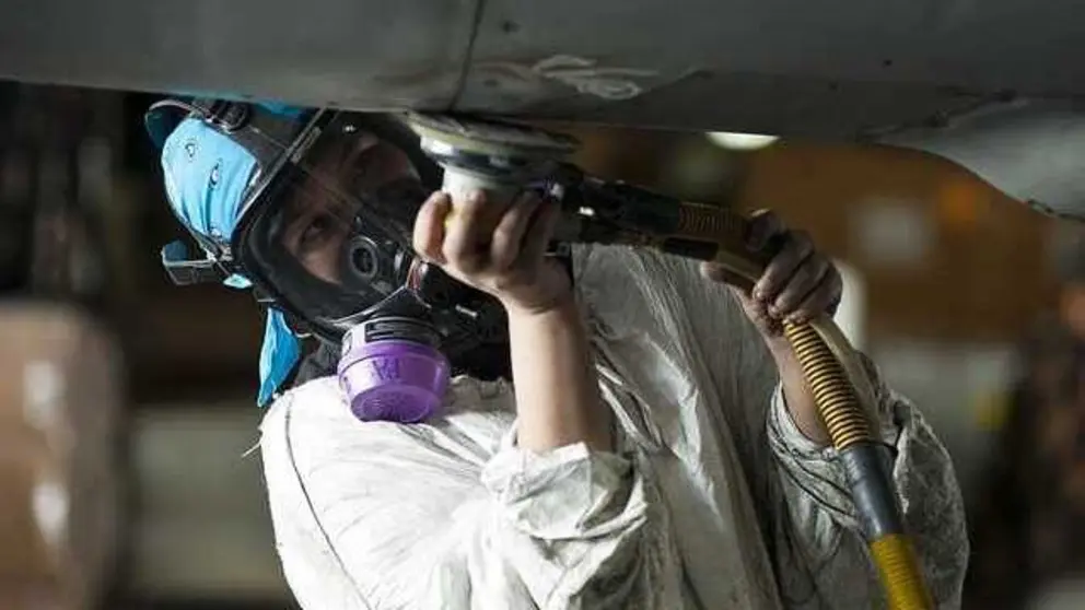 Una trabajadora de la industria