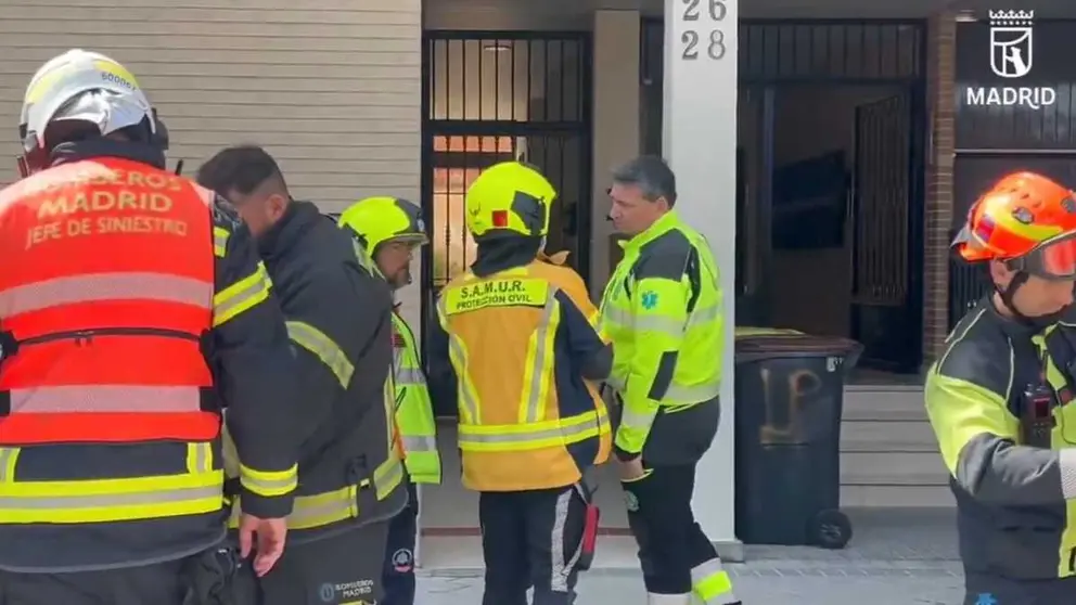 Bomberos en lugar de los hechos - Foto de Emergencias Madrid