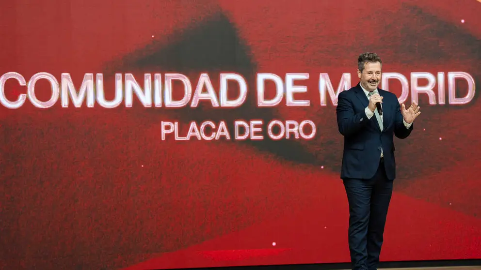 El consejero De Paco Serrano recogi&oacute; el galard&oacute;n  concedido por la Asociaci&oacute;n del Deporte Espa&ntilde;ol - Foto Comunidad de Madrid