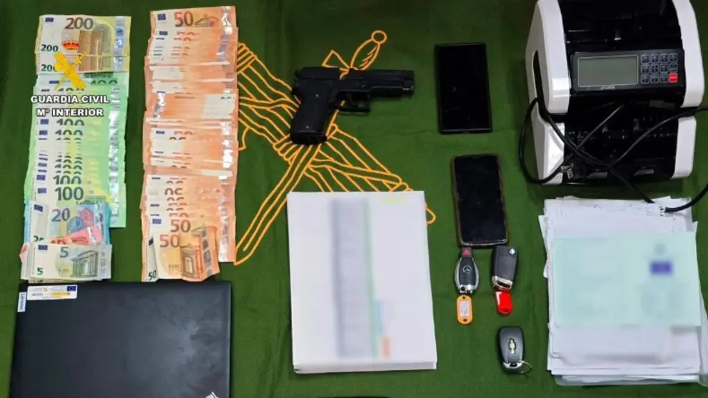Algunos de los efectos incautados en los registros - Imagen de Guardia Civil