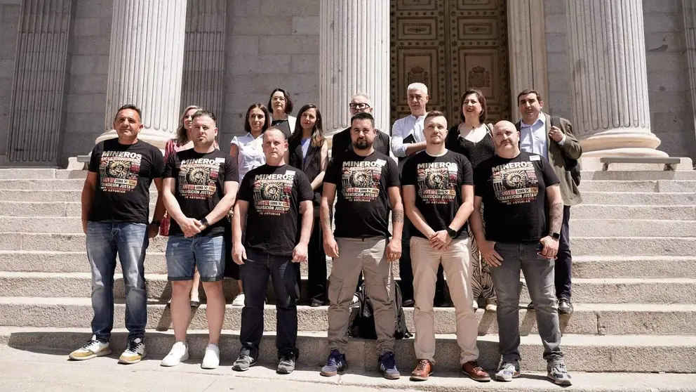 Los mineros de Mina Miura llevan su protesta al Congreso
