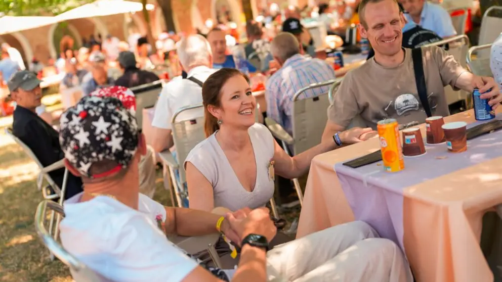 La consejera D&aacute;vila, en la Fiesta de la Primavera de la Residencia Dos de Mayo - Foto Comunidad de Madrid
