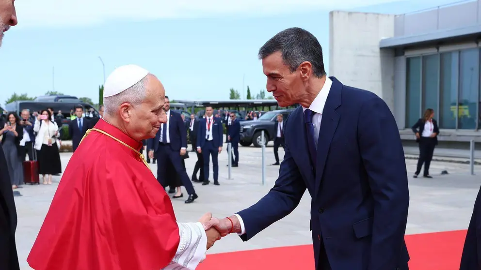Pedro S&aacute;nchez y Le&oacute;n XIV | Foto de Moncloa