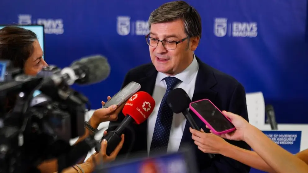 Gonz&aacute;lez tras el sorteo de la promoci&oacute;n de EMVS Madrid - Foto Ayuntamiento de Madrid