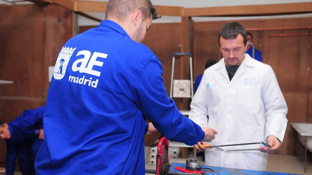 Un trabajador en proceso de inserci&oacute;n laboral (imagen de archivo)