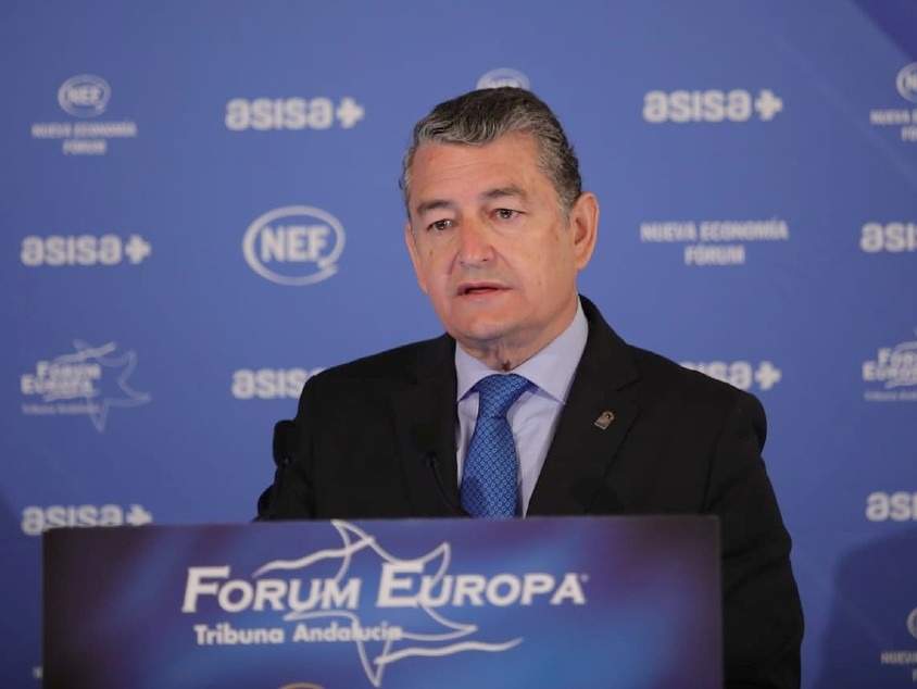 El consejero Antonio Sanz durante una comparecencia en Forum Europa - Foto de la Consejería de Presidencia