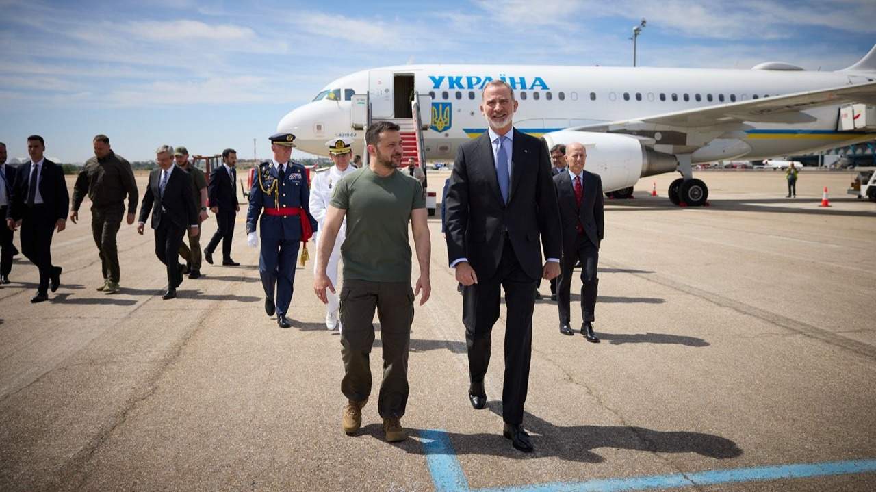 Zelenski es recibido a su llegada por Felipe VI - presidencia de Ucrania