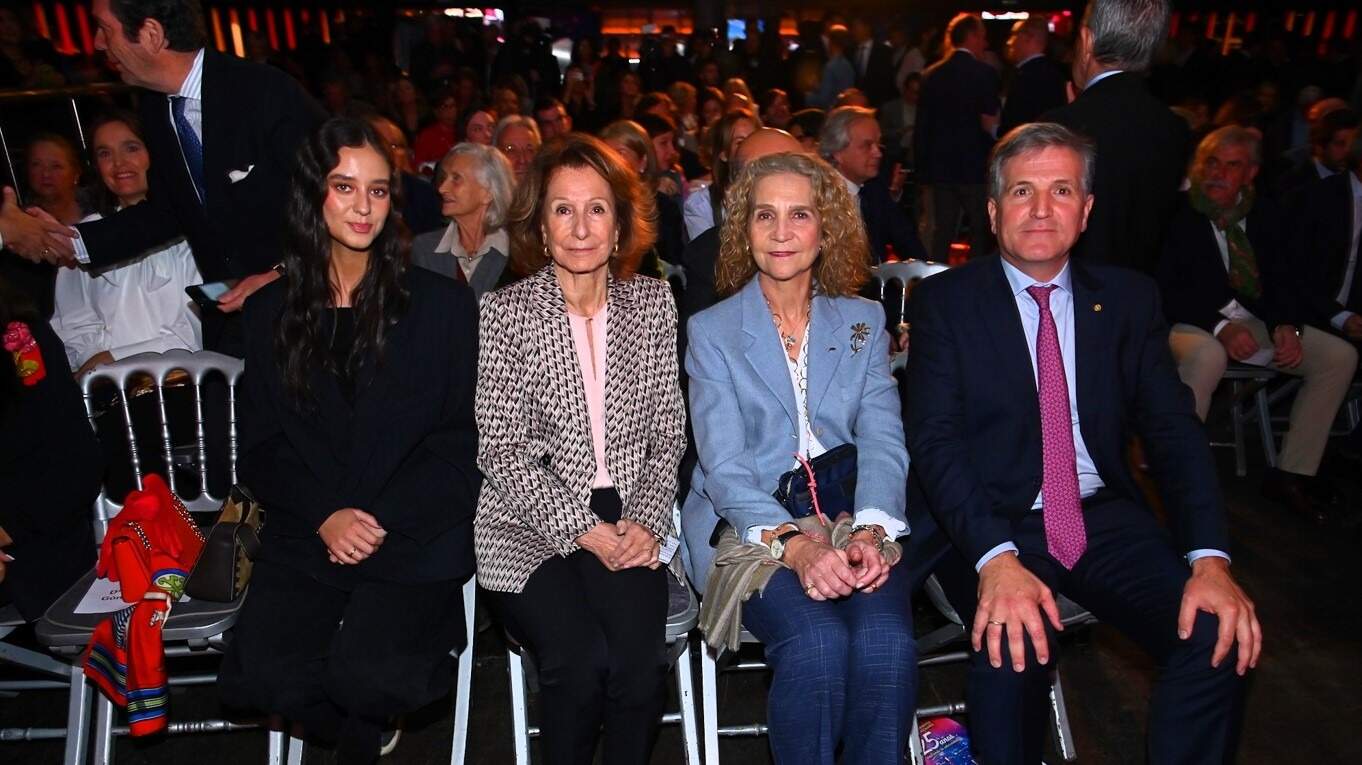 Victoria de Marichalar, Pina Sanchez de Nuevo Futuro, Doña Elena de Borbon y Alfonso Jimenez en la XXV Subasta Benéfica de Capones de Cascajares