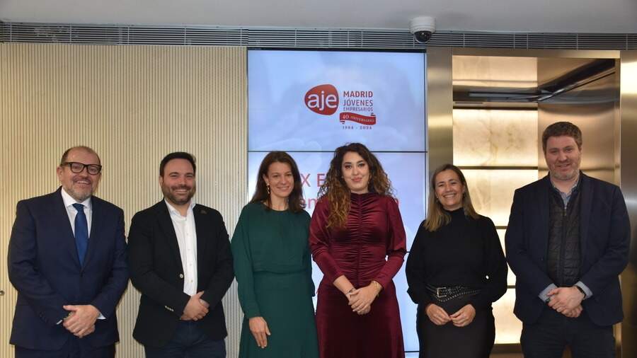 Juan Manuel López, DG de Economía y Empleo de la CAM
Ángel Niño, concejal de Innovación y Emprendimiento.
Marta Nieto Novo, DG De Comercio de la CAM
Sandra Cerrada. Presidenta de AJE Madrid,
Yolanda Estrada, Concejala Presidenta del Distrito de Chamartín
Alberto González Díaz, Concejal Presidente del Distrito de Latina