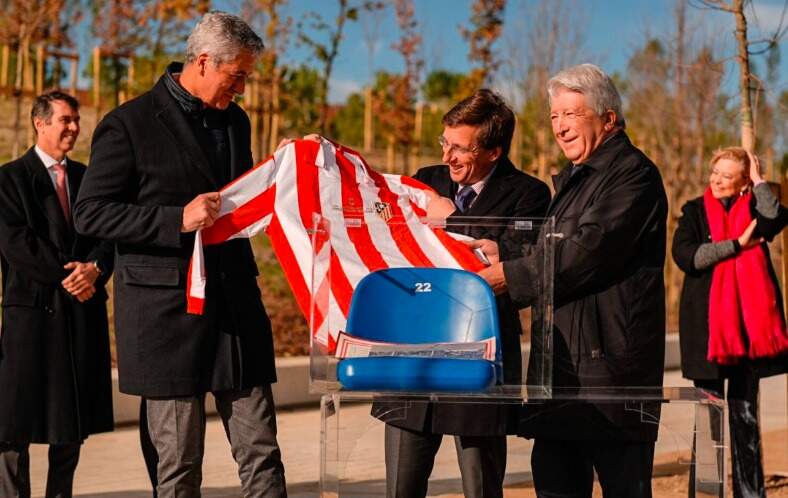 Gil Marín, Almeida y Enrique Cerezo en la inauguración del parque - Foto Ayuntamiento de Madrid