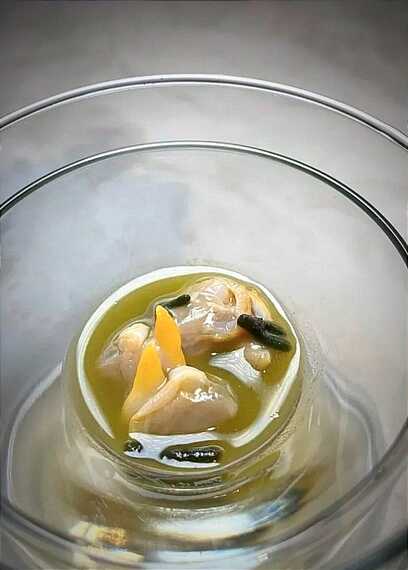 Berberecho da Costa da Morte con escabeche de Aguacate y halófilas
