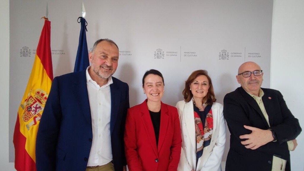 Marcelo López Pozzobón (Presidente de Carpe Diem), María Corrales Pons, Directora de Gabinete del ministro de cultura, María del Carmen Aranda (Vicepresidenta y Coordinadora Nacional de la ANLMI en España), y Eduardo Ruiz, investigador de la UGR