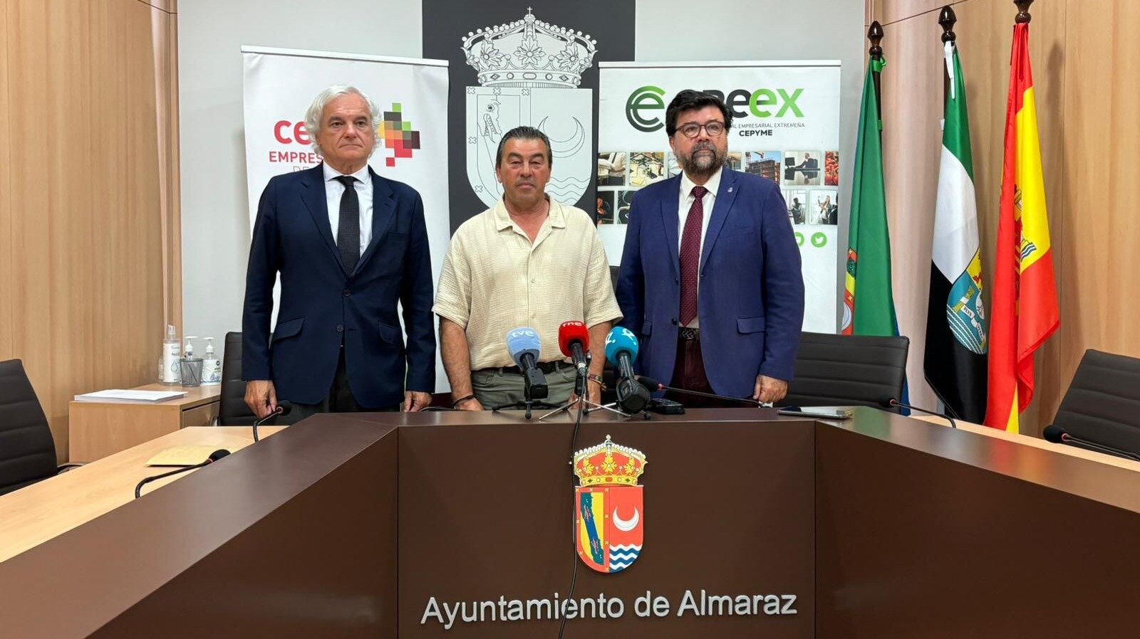 Imagen institucional anterior a la intervención de Miguel Garrido, presidente de CEIM