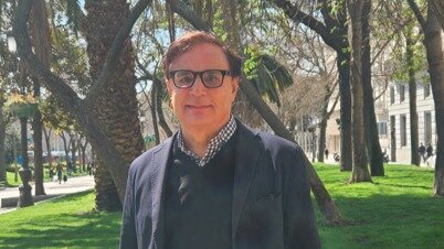 Iñaki Martínez, abogado y autor de la novela Manto de silencio.