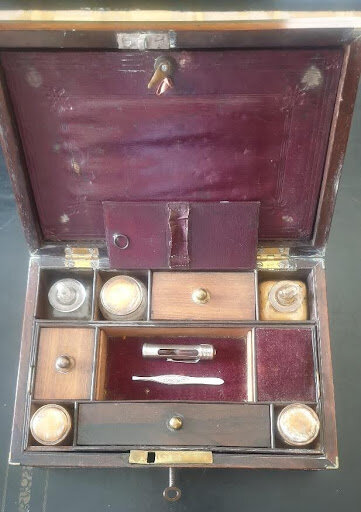 Botiquín de viajero. S.XIX. Colección del autor - Dr. Enrique Granda