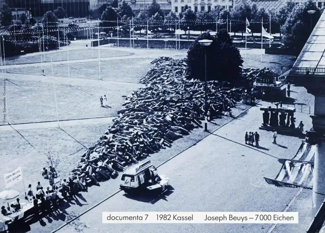 JOSEPH BEUYS, 7000 ROBLES ( COMIENZO DEL PROYECTO ), DOCUMENTA, 7, KASSEL, 1982