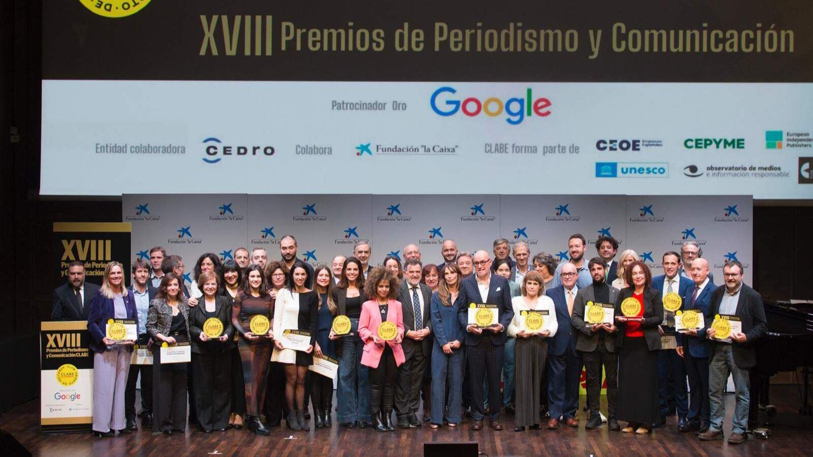 Foto de familia de premiados de los XVIII Premios CLABE de Periodismo y Comunicación