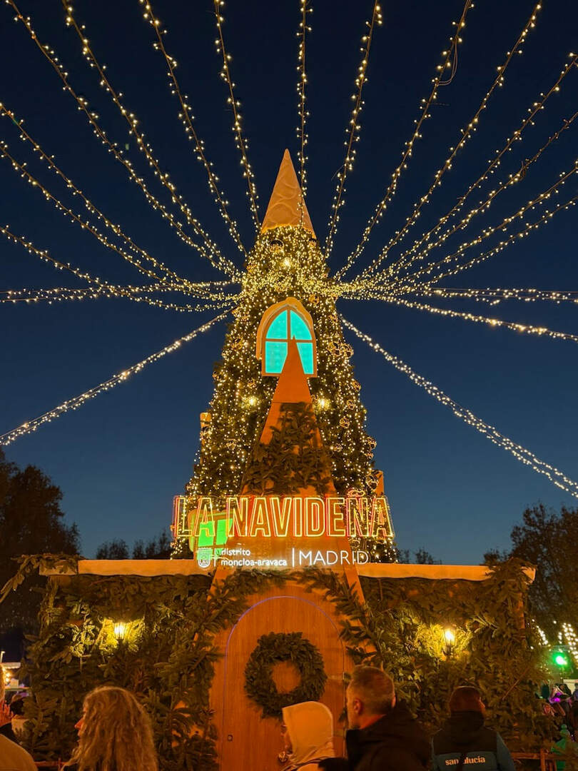 Árbol iluminado - Foto de La Navideña