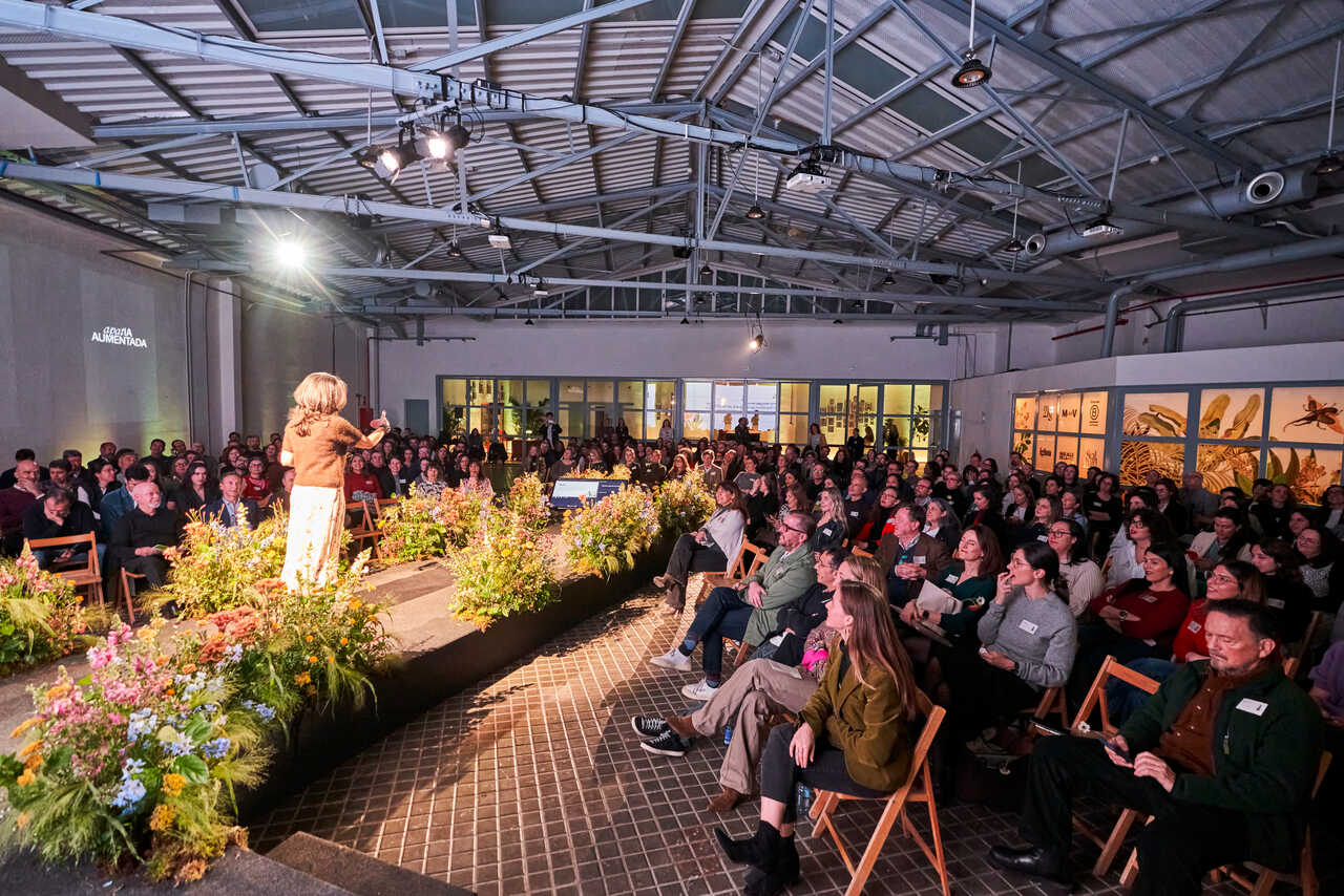 Fotografía_Presentación estudio_aforo completo