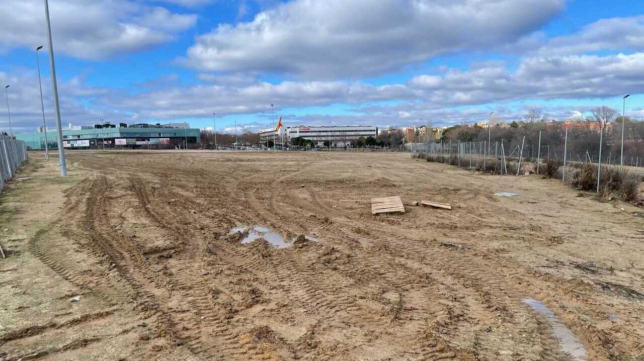 Foto de POZCAVIR de la parcela en cuestión, frente al Centro Comercial Zielo Shopping Pozuelo en la Avenida de Europa