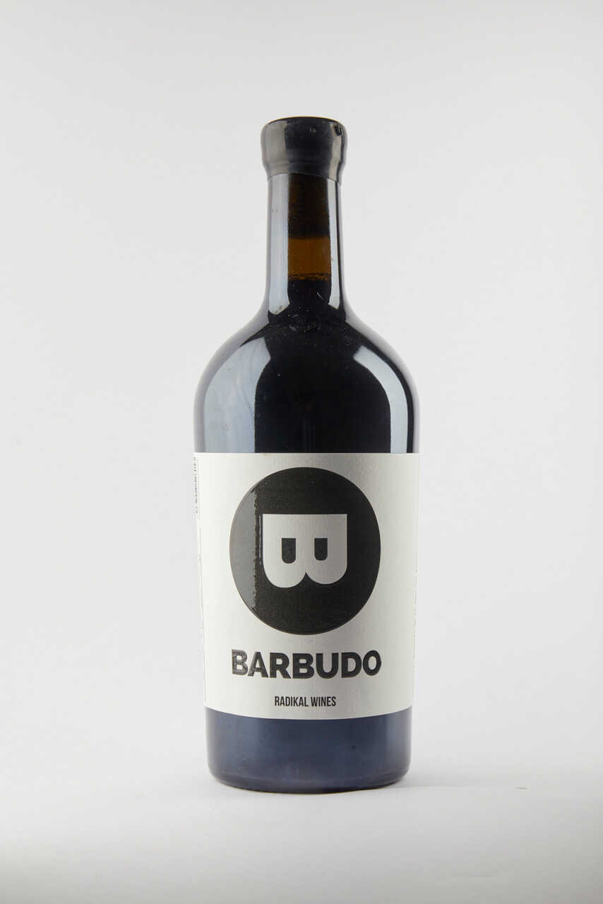 18/07/2023.  Foto: GUILLERMO NAVARRO

D.O. ARLANZA, BURGOS, CyL. Botellas de los vinos de la D.O., fotografiados en la sede del Consejo Regulador.