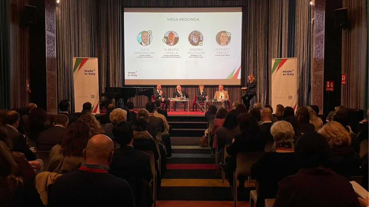 Made in Italy mesa redonda